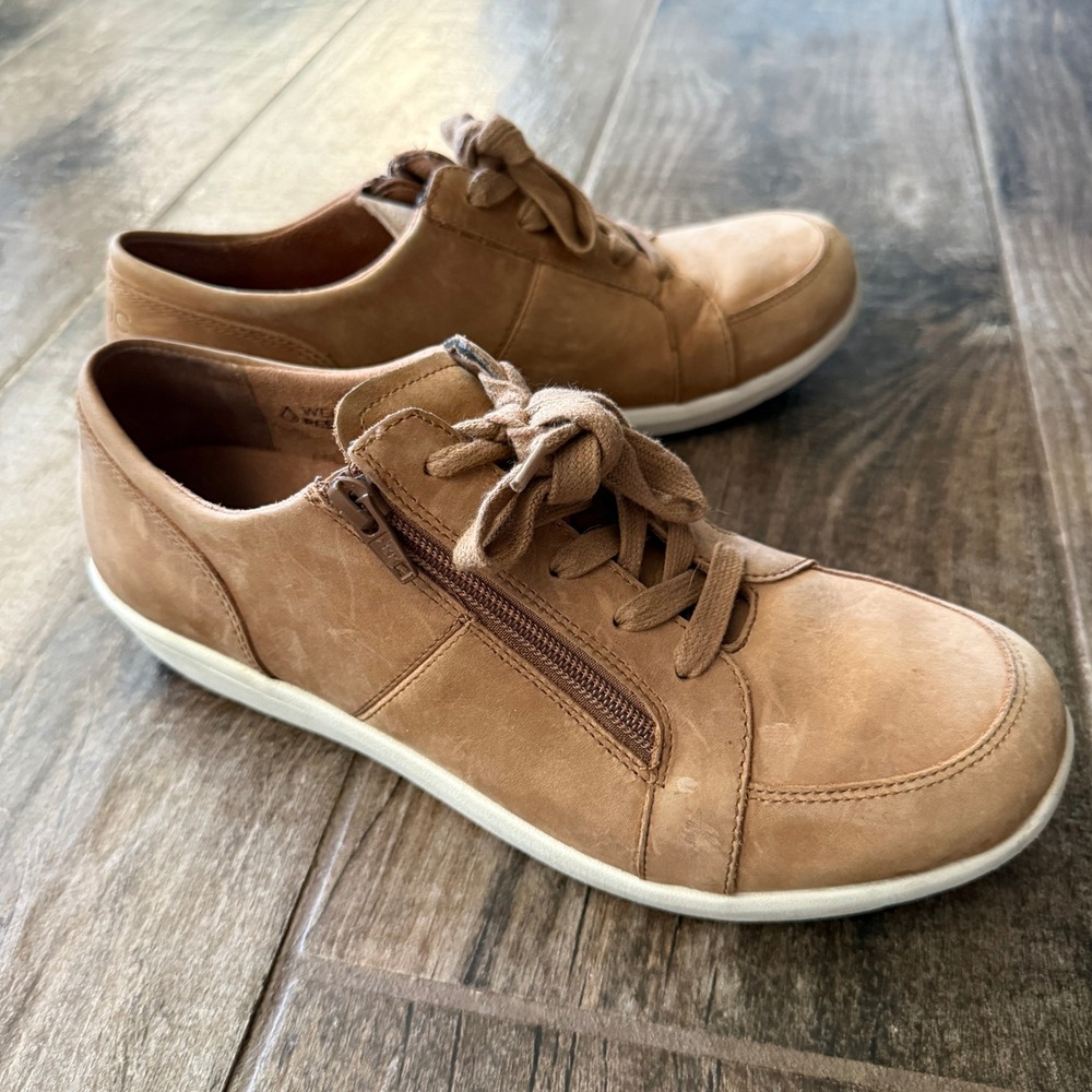 Vionic‎ Women's Abigail Nubuck Orthotic Sneaker, Tan Brown, 9